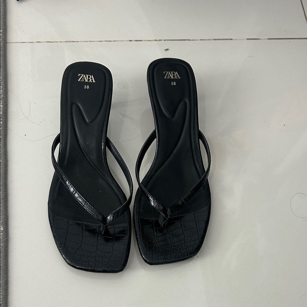 Zara Women's Black Croc-Embossed Sandals